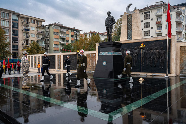 Yeni Cumhuriyet Meydanı